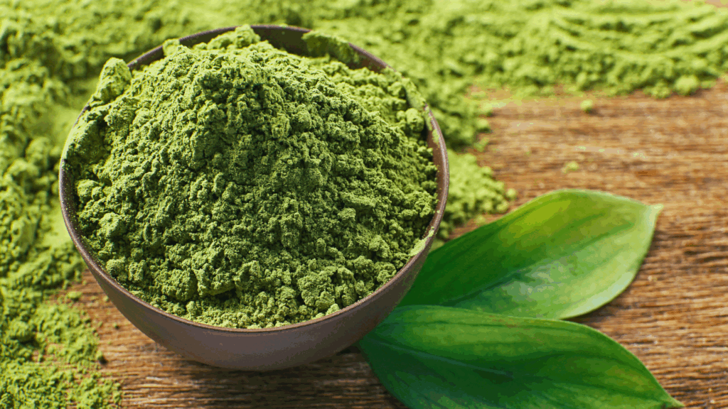 Mente Focada com Alimentação Plant-Based: Energia Mental Vem da Natureza 8 Você já reparou como sua alimentação afeta diretamente sua clareza mental, produtividade e foco? O que você coloca no prato impacta muito mais do que o corpo — impacta seu cérebro, humor e atenção. E é aí que o estilo de vida plant-based brilha: uma nutrição natural, rica em antioxidantes, fibras, gorduras boas e compostos bioativos que nutrem a mente e ajudam você a manter o foco com leveza e disposição.