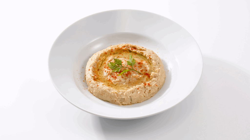 Molho Tahine com Limão e Alho (Plant-Based, Sem Glúten) 1 O molho tahine com limão e alho é um clássico da cozinha natural. Feito com ingredientes simples, ele entrega cremosidade, sabor intenso e propriedades funcionais que combinam com qualquer refeição plant-based. Ideal para quem busca praticidade com saúde.